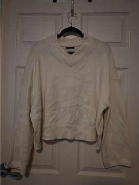 Women's Cream V-Neck Sweater - GAP